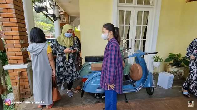 Potret Rumah Mewah Yati Octavia dan Pangky Suwito, Koleksi Vespanya Banyak Banget!
