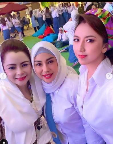 Potret Ibu Kombes Heni Tania Pakai Seragam SMA, Cantiknya Bukan Main!