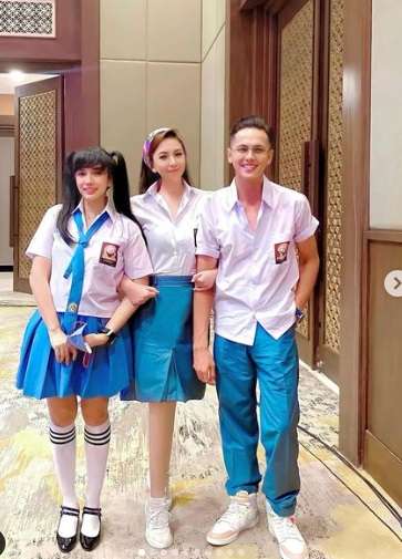 Potret Ibu Kombes Heni Tania Pakai Seragam SMA, Cantiknya Bukan Main!