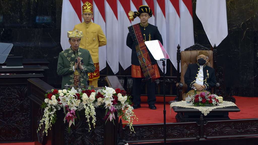 Di Sidang Tahunan MPR, Presiden Joko Widodo Kenakan Baju Adat Paksian dari Bangka Belitung Dibuatnya 3 Hari