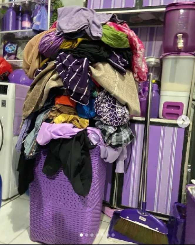 Viral Rumah Fans Warna Ungu Garis Keras, Dapurnya Bikin Geleng Kepala, Lihat 9 Potretnya!