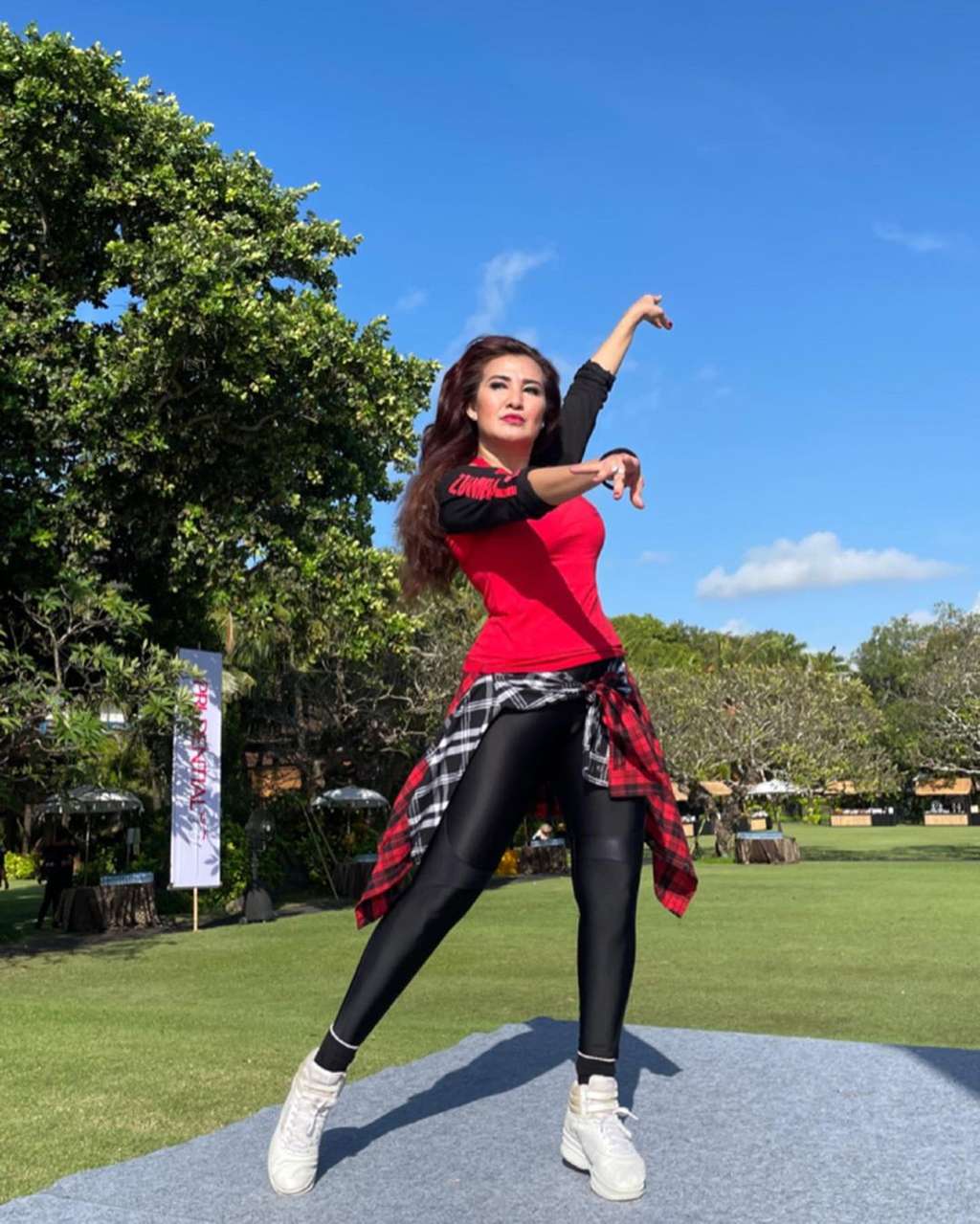 Potret Menawan Liza Natalia di Usia 46, Pamer Body Goals Bikin ABG Auto Minder!  