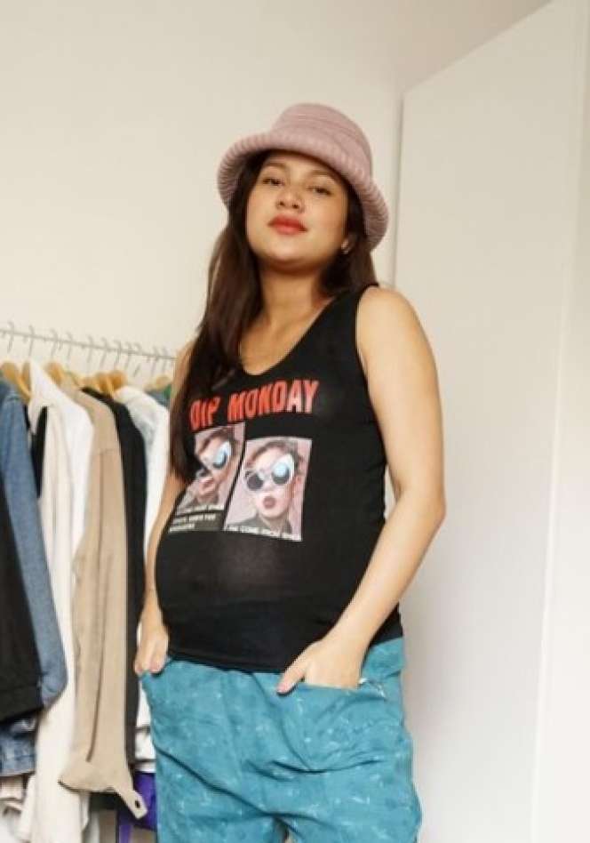 Difotoin Arie Kriting, 5 Potret Menggemaskan Baby Bump Indah Permatasari