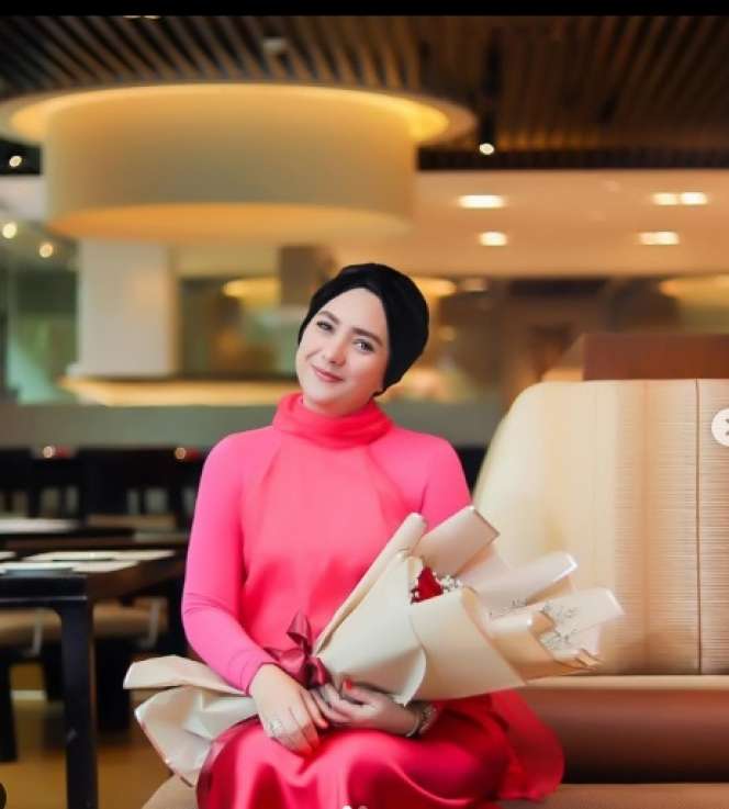 Potret Lawas Siswi SMP di Masjid Istiqlal, Warganet Salfok ke Cewek Ini Disebut Mirip Artis!