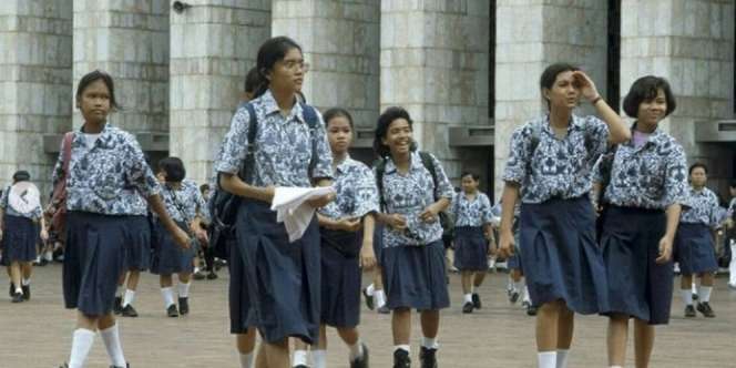 Potret Lawas Siswi SMP di Masjid Istiqlal, Warganet Salfok ke Cewek Ini Disebut Mirip Artis!
