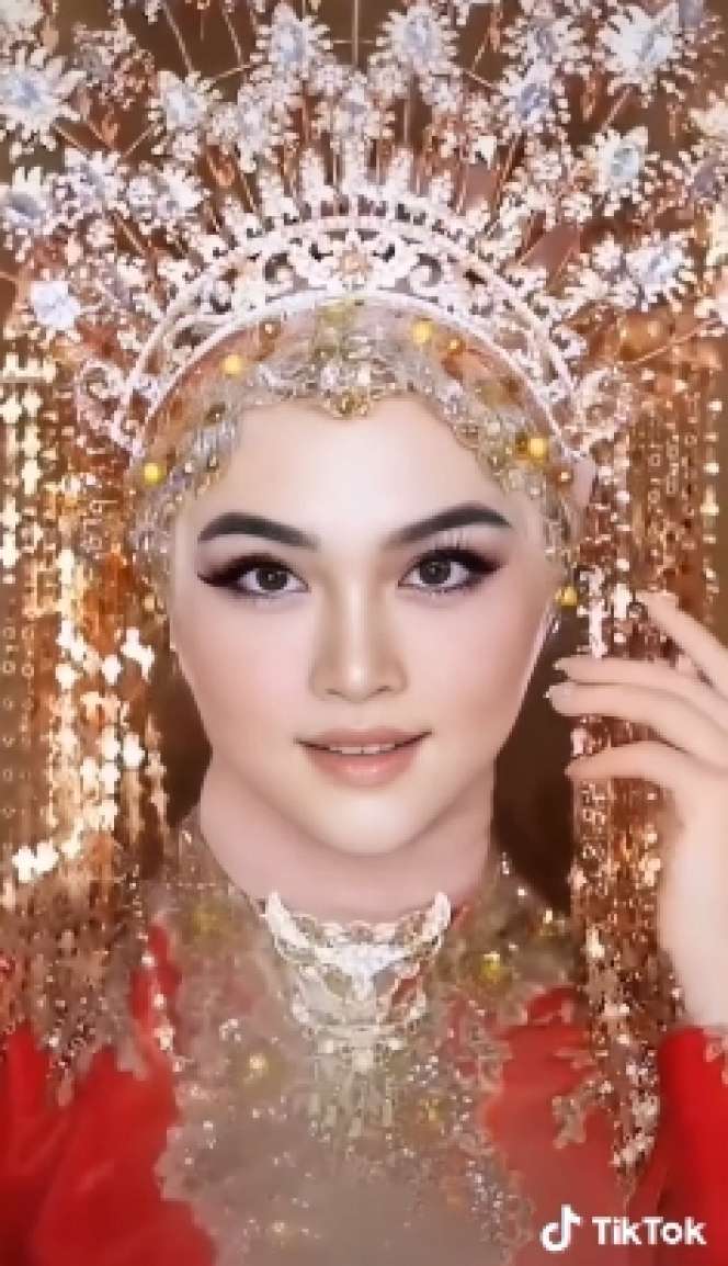 Prank Mantan, Wanita ini Pakai Aplikasi Makeup Pengantin Viral, Hasilnya Bikin Melongo!