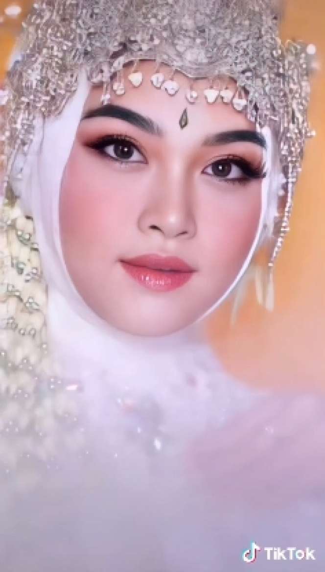 Prank Mantan, Wanita ini Pakai Aplikasi Makeup Pengantin Viral, Hasilnya Bikin Melongo!