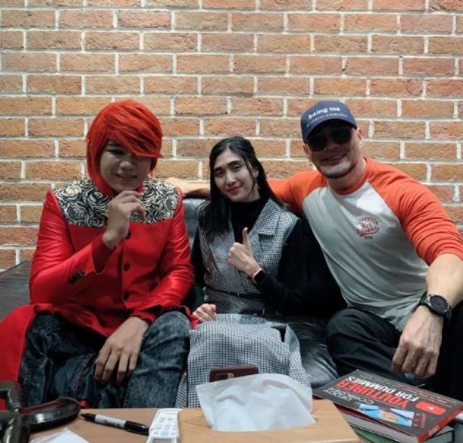 Sosok dan Pesona Istri Pesulap Merah yang Jarang Tersorot