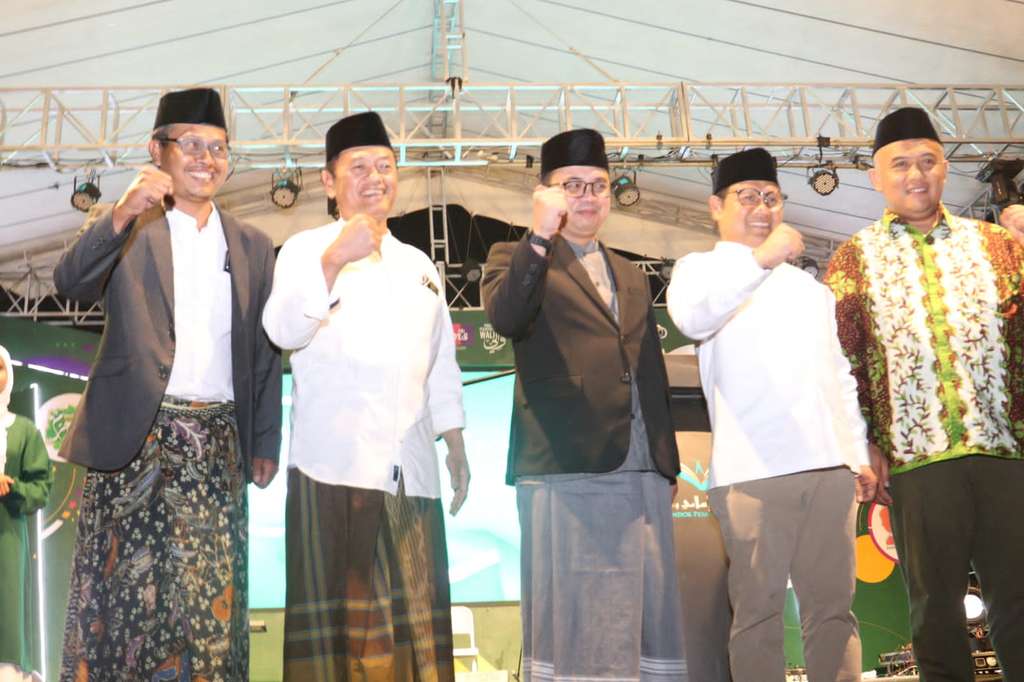 Potret Ratusan Emak-emak Ikut Lomba Gerak Jalan