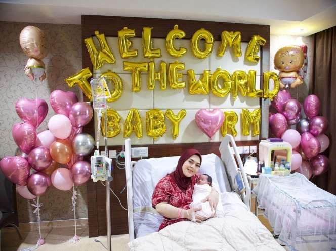Potret Aisyahrani Melahirkan Anak Ketiga di Hari Kemerdekaan 17 Agustus