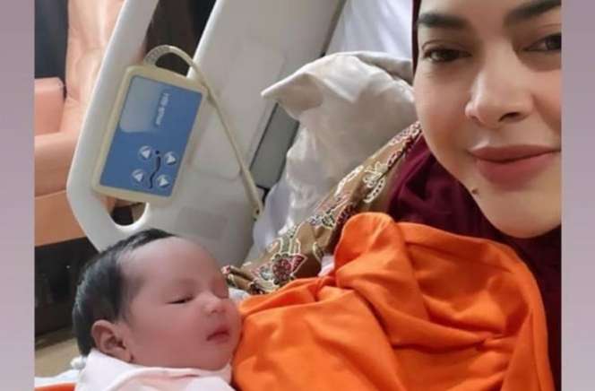 Potret Aisyahrani Melahirkan Anak Ketiga di Hari Kemerdekaan 17 Agustus
