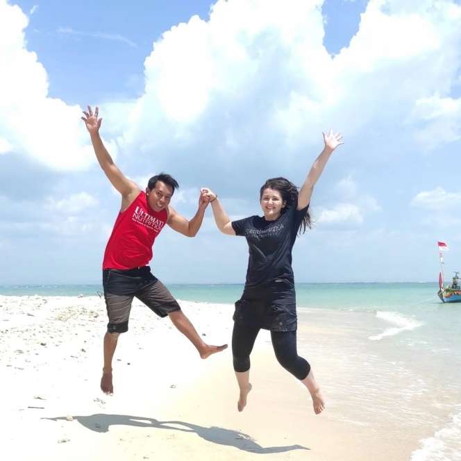 Ingat Zukofa Veronika? Bule Cantik Rusia yang Dinikahi Penjual Ikan Asal Rembang, Begini Nasibnya Sekarang