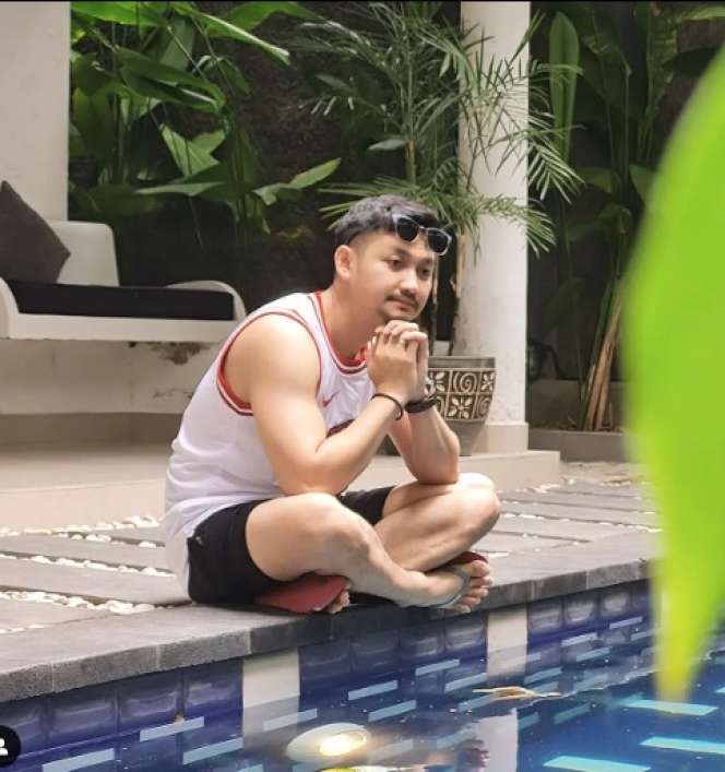 Potret Rumah Angga Wijaya Mantan Suami Dewi Perssik, Ternyata Punya 4 Garasi!