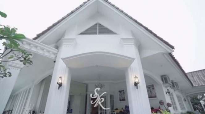 Adu Perbandingan Rumah Syahrini VS Aisyahrani, Ternyata Sama-sama Mewah Bak Istana!
