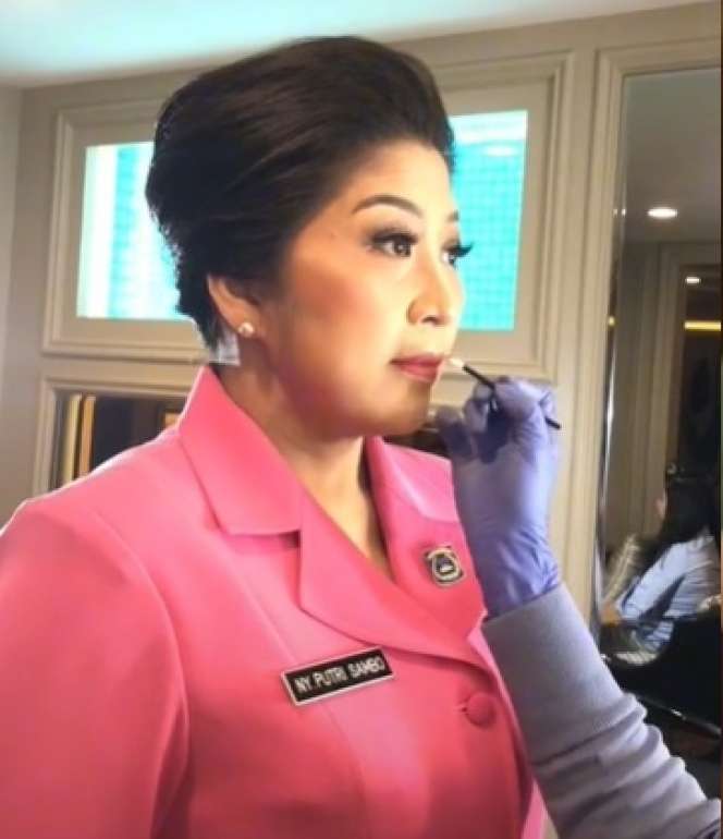 Jadi Tersangka Pembunuhan Brigadir Joshua, Lihat Gaya Putri Istri Ferdi Sambo Berseragam Bhayangkari
