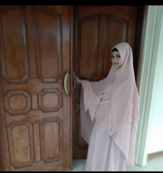 Potret Rumah Itje Trisnawati Pedangdut Era 80-an, Vibesnya Bikin Kangen Kampung Halaman!