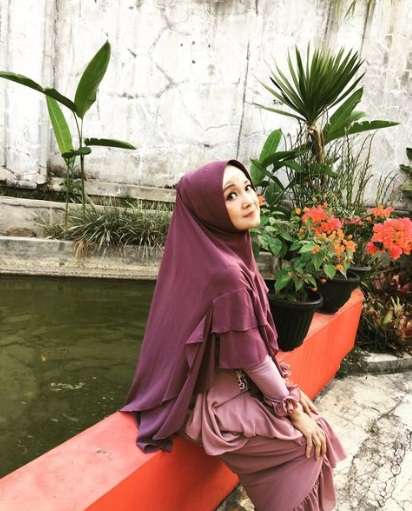 Potret Rumah Itje Trisnawati Pedangdut Era 80-an, Vibesnya Bikin Kangen Kampung Halaman!