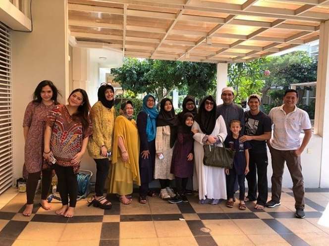 Sama-sama Aktor Laga, Inilah Adu Perbandingan Rumah Iko Uwais VS Barry Prima, Ternyata Beda Jauh!