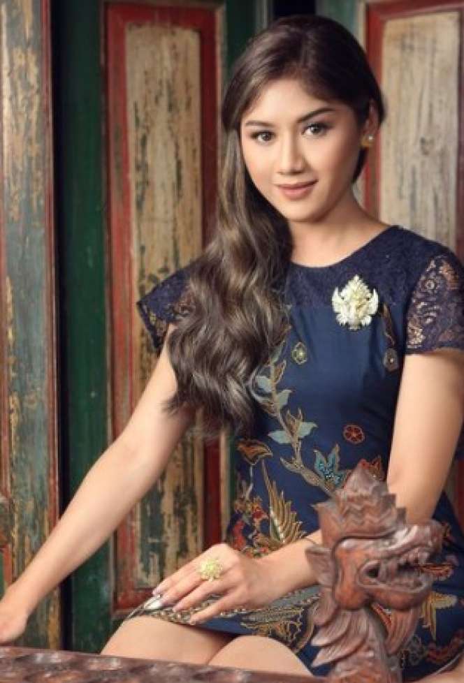 Potret 'Pabrik Uang' Erina Gudono, Kekasih Kaesang Pangarep
