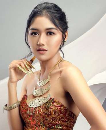 Potret 'Pabrik Uang' Erina Gudono, Kekasih Kaesang Pangarep