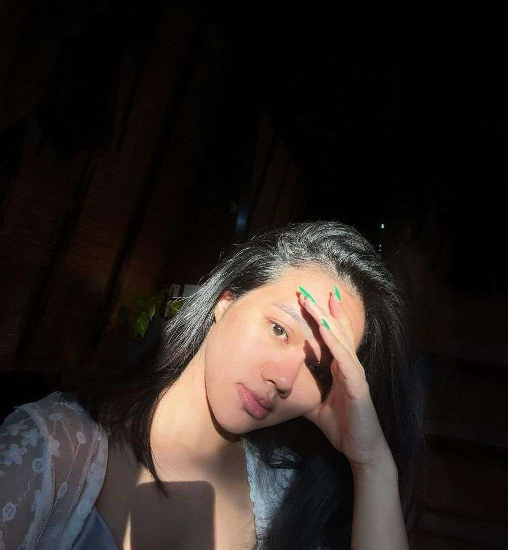 Potret Muka Bantal Artis yang Jarang Tersorot, Isyana Sarasvati Beda Banget!