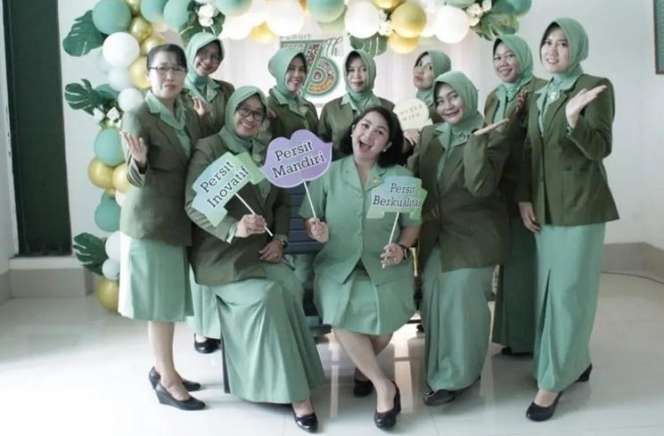 Potret Joy Tobing Kenakan Baju Persit, Cantik Banget!