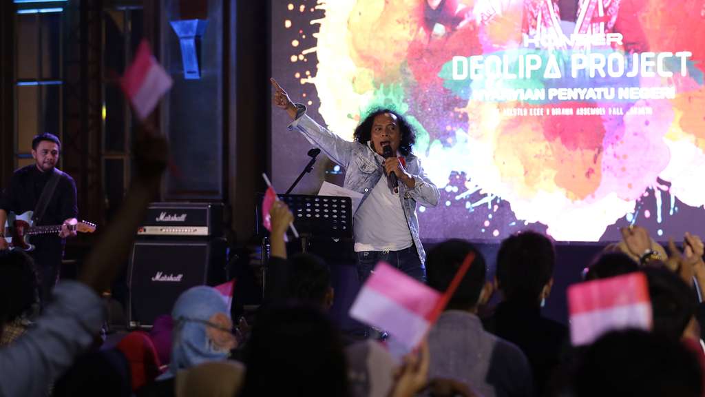 Mantan Kuasa Hukum Bharada E, Deolipa Yumara Banting Setir Jadi Anak Band