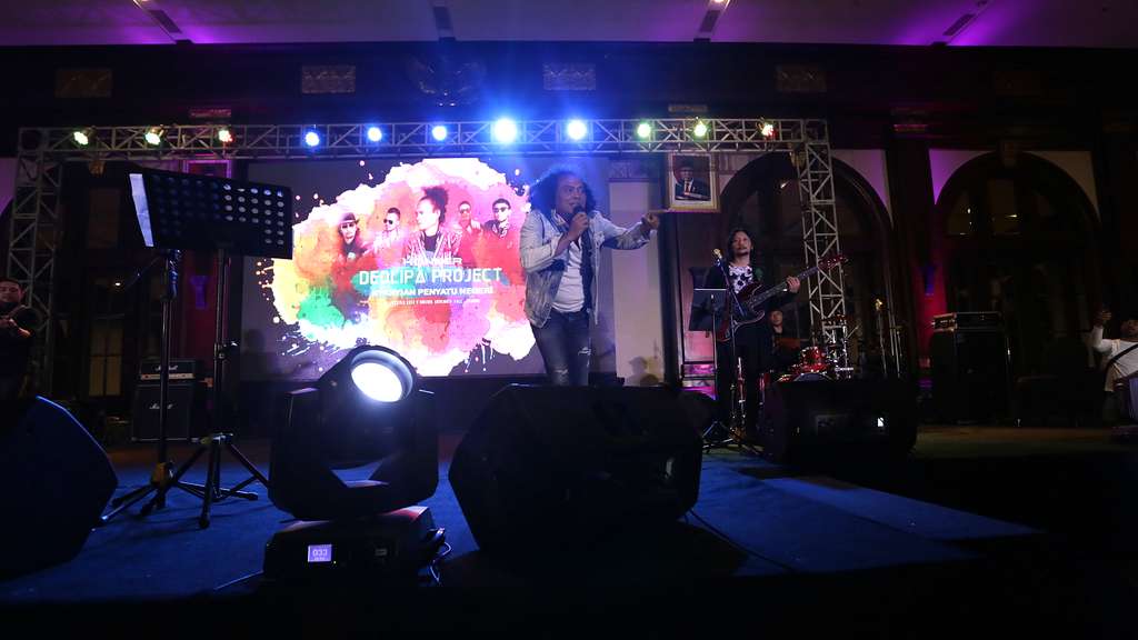 Mantan Kuasa Hukum Bharada E, Deolipa Yumara Banting Setir Jadi Anak Band