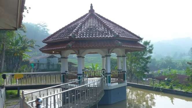 Potret Pesantren Keluarga Suami Tasyi Athasyia, Ternyata Super Luas, Isinya Bikin Melongo!