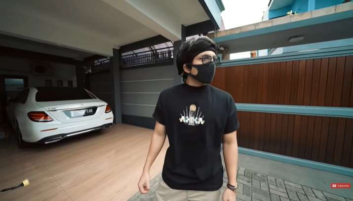 Potret Rumah Mewah Ayu Ting Ting, Ternyata Dalam Gang Sempit, Mobil Nggak Bisa Lewat!