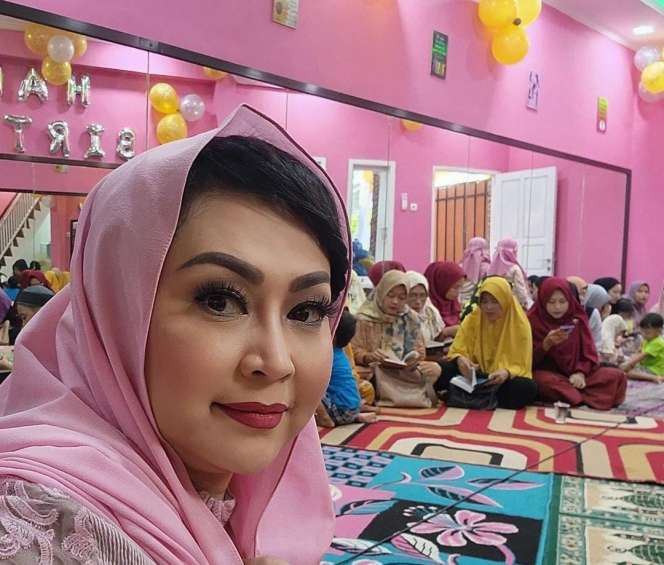 Lama Tak Terdengar Kabarnya, Potret Terbaru Ratna Listy yang Kini Jadi Paranormal