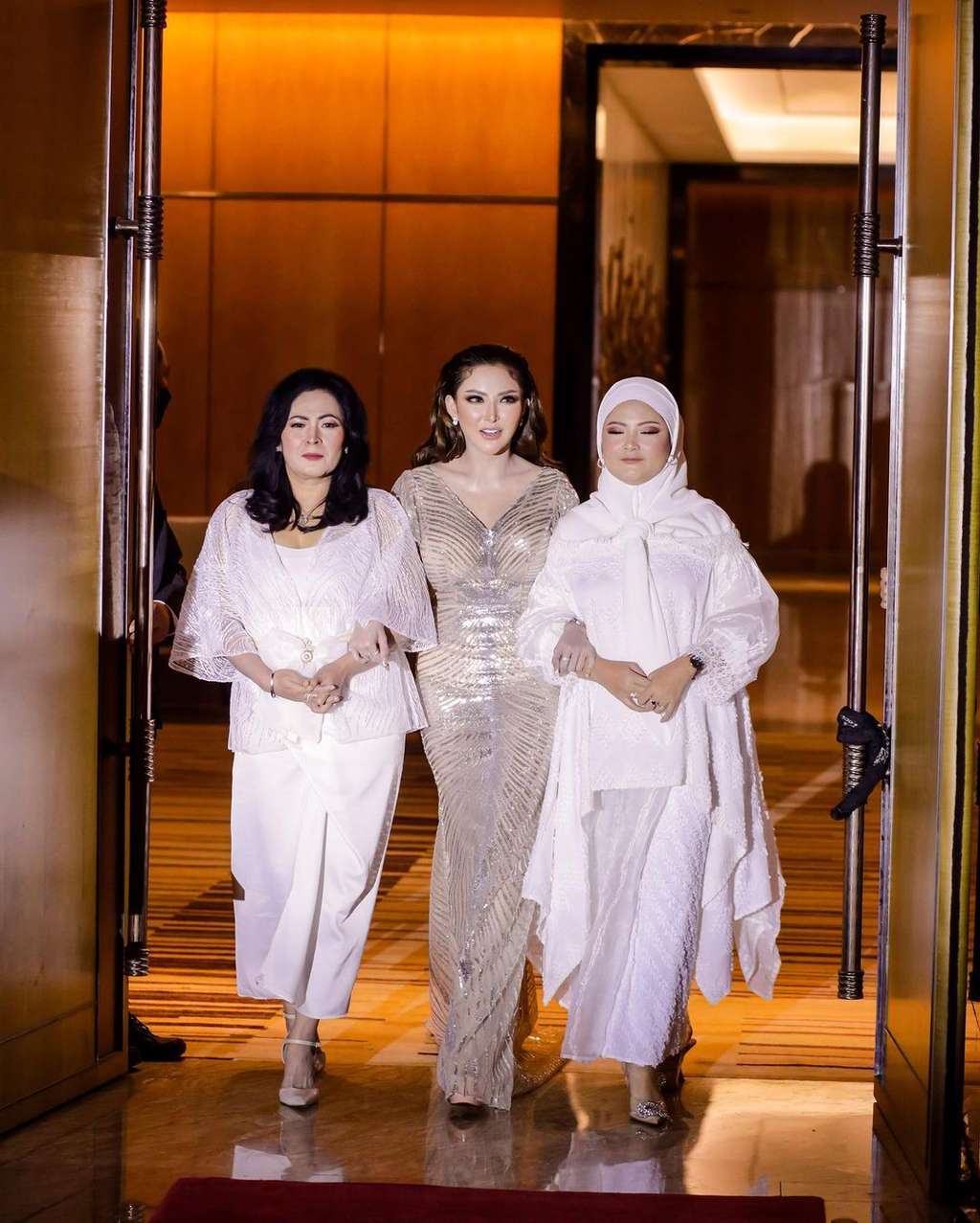 Potret Lamaran Ayu Aulia yang Digelar Mewah, Calon Suaminya Bukan Orang Sembarangan