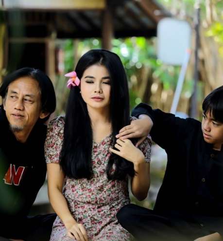 Potret Cantik Karina Ranau, Istri Kang Mus Preman Pensiun di Kehidupan Nyata, Beda Usia 25 Tahun!