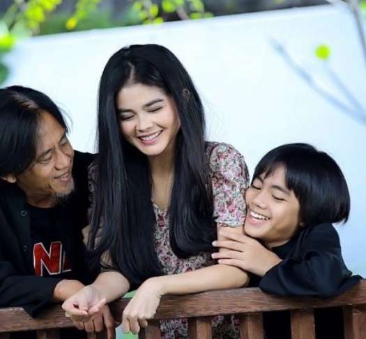 Potret Cantik Karina Ranau, Istri Kang Mus Preman Pensiun di Kehidupan Nyata, Beda Usia 25 Tahun!