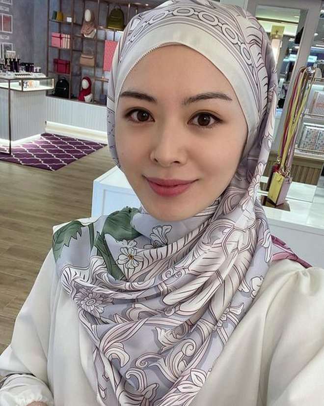 Sempat Dituding Lepas Hijab, Potret Ayana Moon Kembali Tampil Syari