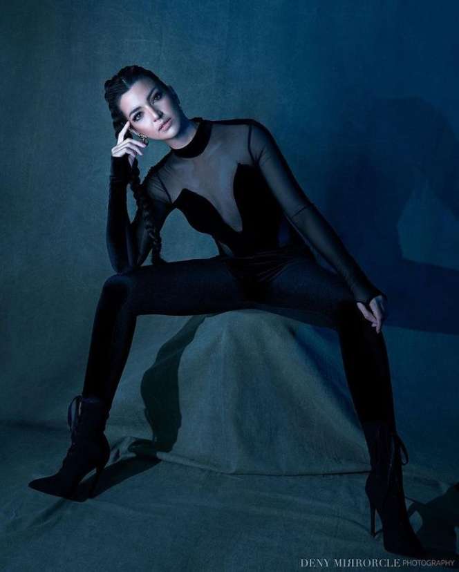 Potret Photoshoot Terbaru Nia Ramadhani, Parasnya Disebut Mirip Kendall Jenner!