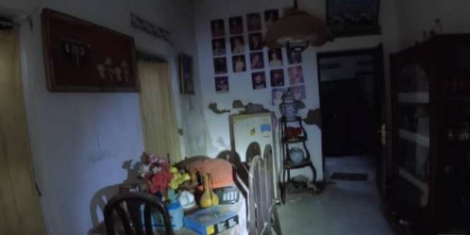 Rumah Mewah Terbengkalai Milik Jenderal, di Ruang Tamu Terdapat Foto Soeharto