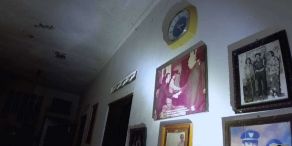 Rumah Mewah Terbengkalai Milik Jenderal, di Ruang Tamu Terdapat Foto Soeharto