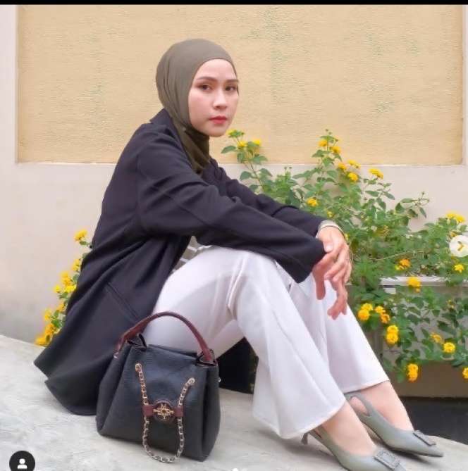 Dikira Dipelet, Hubungan Asmara Artis Cantik Ini Sempat Tak Direstui Ibu, Kini Hidupnya Berubah Drastis!