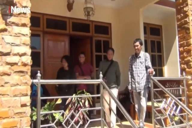 10 Adu Perbandingan Rumah Idham Azis VS Anton Charliyan, Dua Jenderal Hidupnya Bak Langit & Bumi!