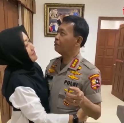 10 Adu Perbandingan Rumah Idham Azis VS Anton Charliyan, Dua Jenderal Hidupnya Bak Langit & Bumi!