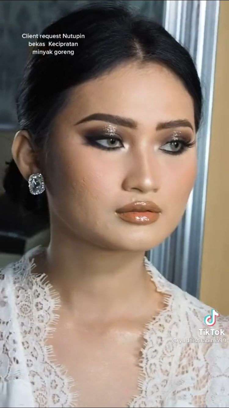 Viral MUA Tiru Gaya Istri Ferdy Sambo, Hasilnya Mirip Plek-Ketiplek, Netizen : Kirain Ibu Putri!
