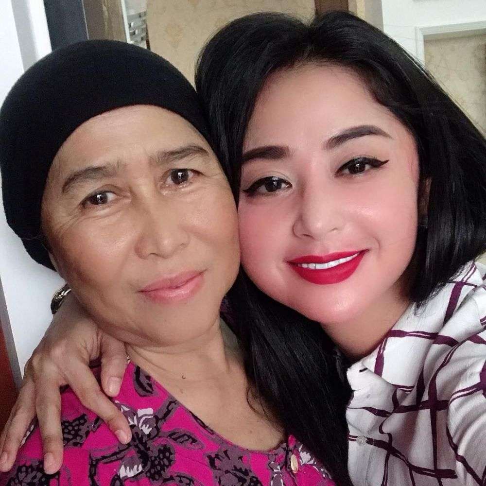 Bak Anak Kandung, Sederet Seleb Cantik Ini Disebut Mirip Ibu Mertua!