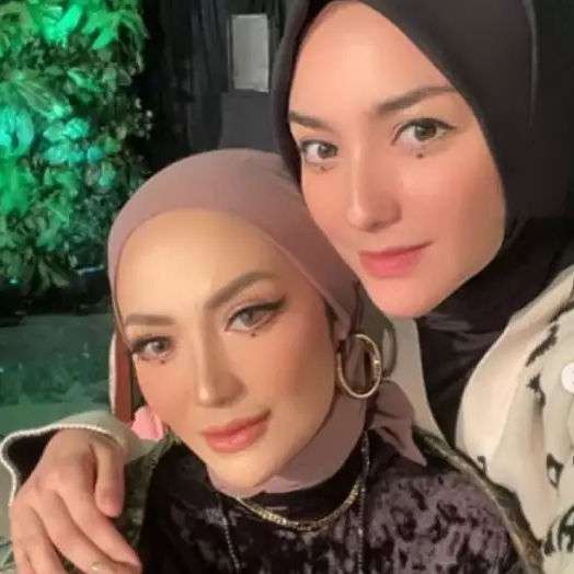 Bak Saudara Kembar, Potret Pasangan Artis yang Wajahnya Mirip Plek Ketiplek!