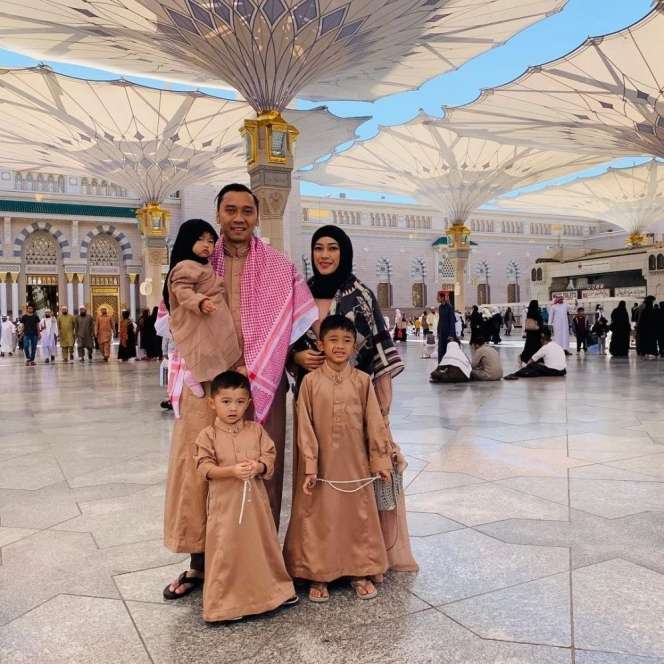 Potret 7 Bayi Artis Ikut Umrah, Gemas dan Khusyuk!