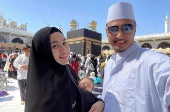 Potret 7 Bayi Artis Ikut Umrah, Gemas dan Khusyuk!
