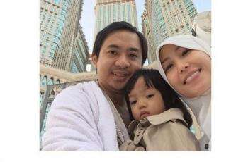 Potret 7 Bayi Artis Ikut Umrah, Gemas dan Khusyuk!