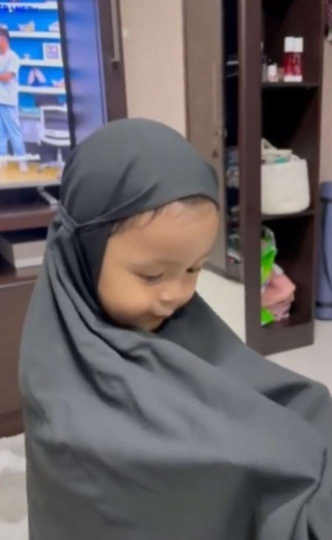 8 Potret Rumah Sony Misturi, Ajudan Jokowi Yang Viral Super Tampan, Ternyata Sederhana Banget!