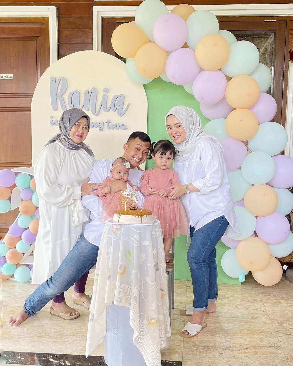 8 Potret Rumah Sony Misturi, Ajudan Jokowi Yang Viral Super Tampan, Ternyata Sederhana Banget!