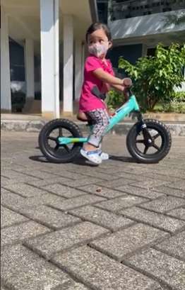 8 Potret Rumah Sony Misturi, Ajudan Jokowi Yang Viral Super Tampan, Ternyata Sederhana Banget!